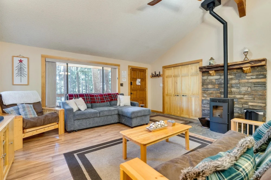 Ronald Cabin w/ Private Deck: Near Cle Elum Lake!