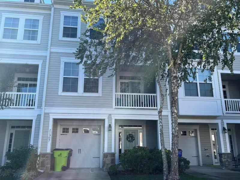 Catalina Circle 21307