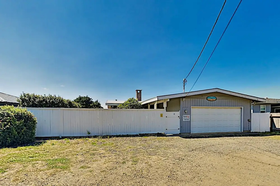 4612 SW Pacific Coast Hwy Home