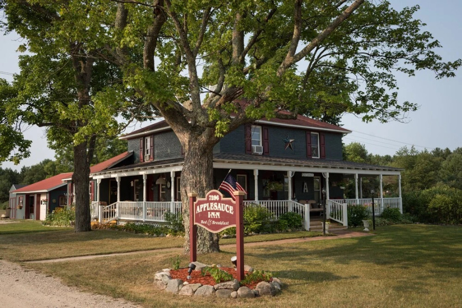 Applesauce Inn B&B