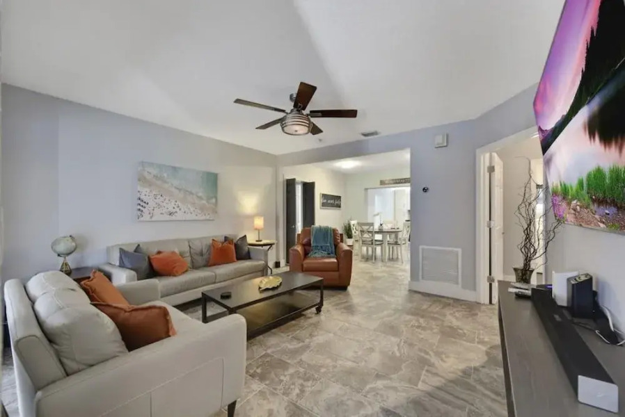 Private beautiful cabana pool home in SFL