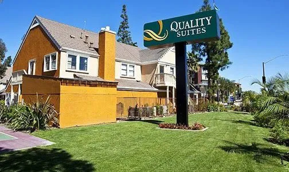 Quality Suites Anaheim Stadium