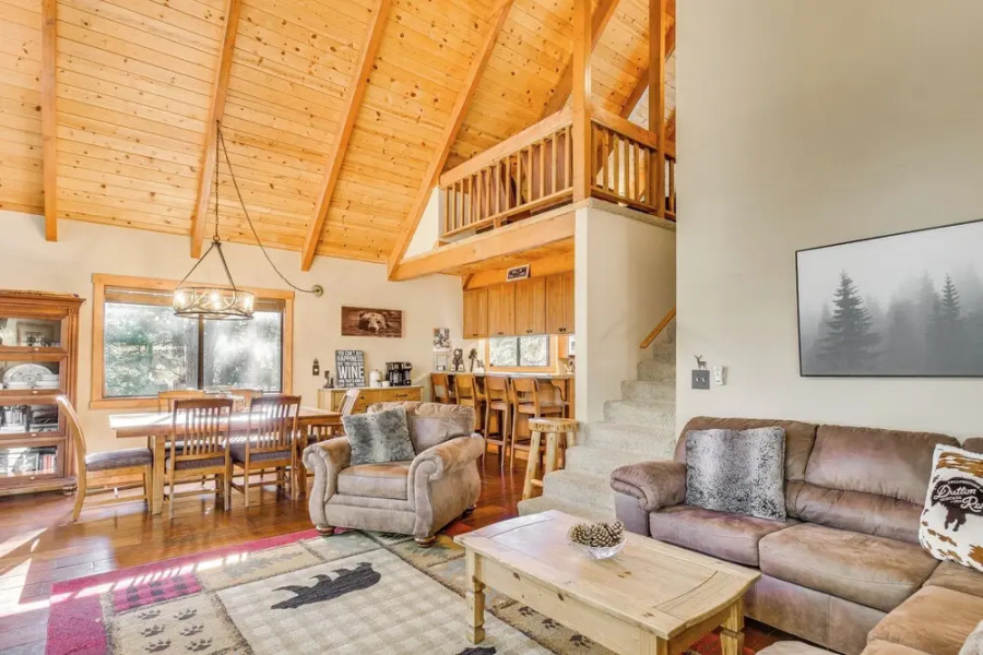 4 Mi to White Pines Lake: Quiet Cabin w/ Fire Pit