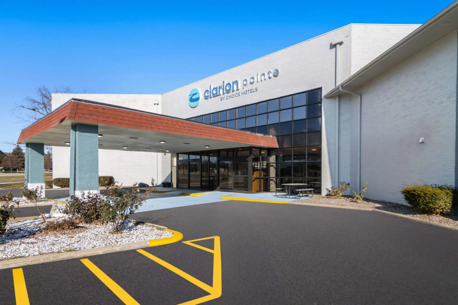 Clarion Pointe Bloomington – Normal near I-55 and University