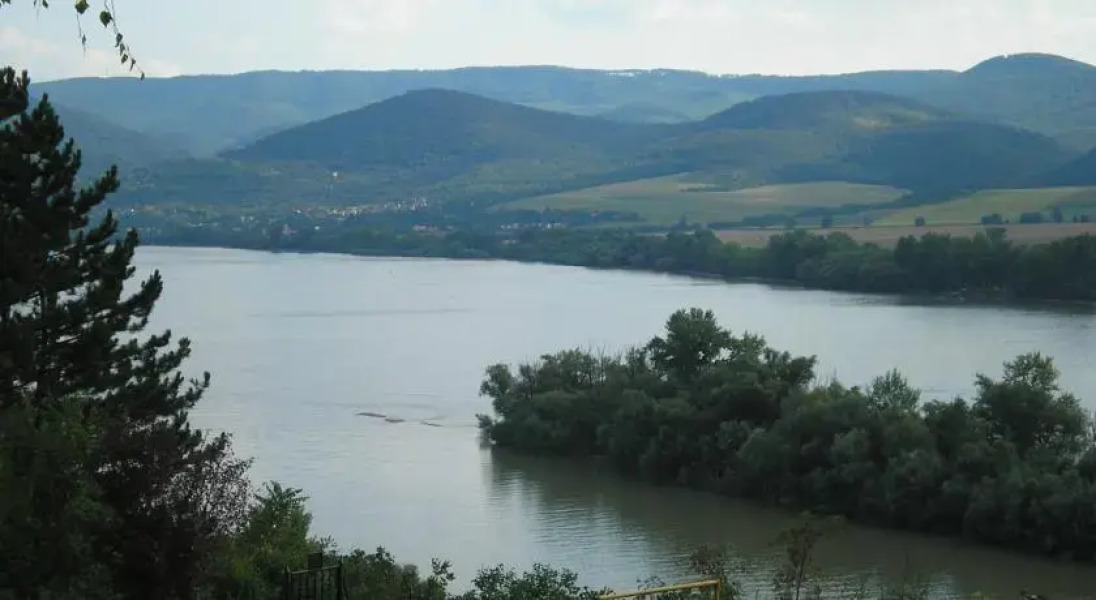 DunaKanyar ApartmanHáz