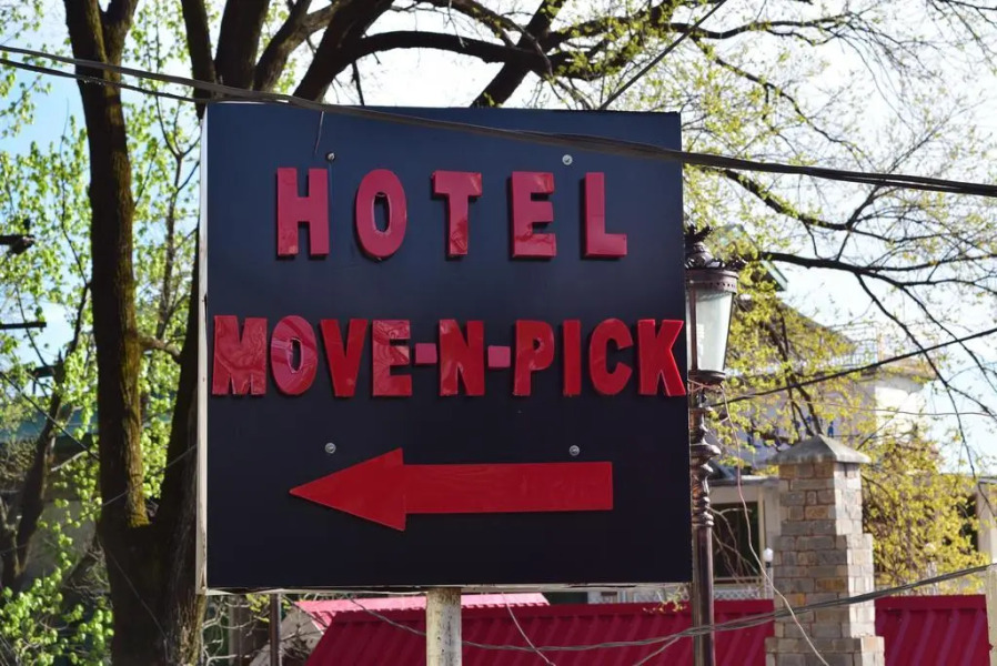 Hotel Move-N-Pick