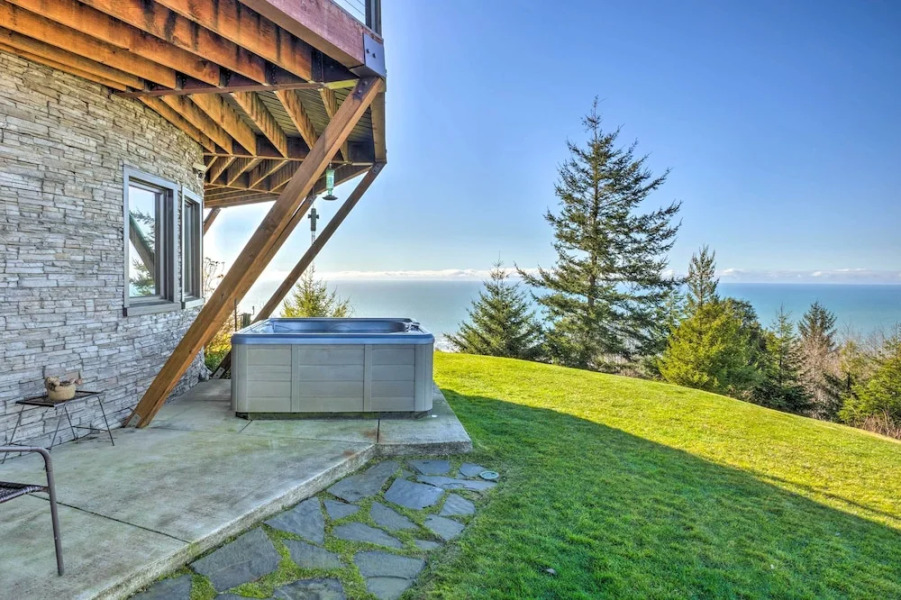 Stunning 360 Ocean Views, Near Redwoods NP!