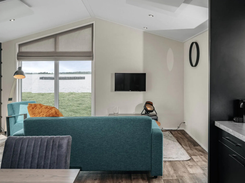 Cozy chalet with ac and sloop, situated in a holiday park in beautiful Giethoorn