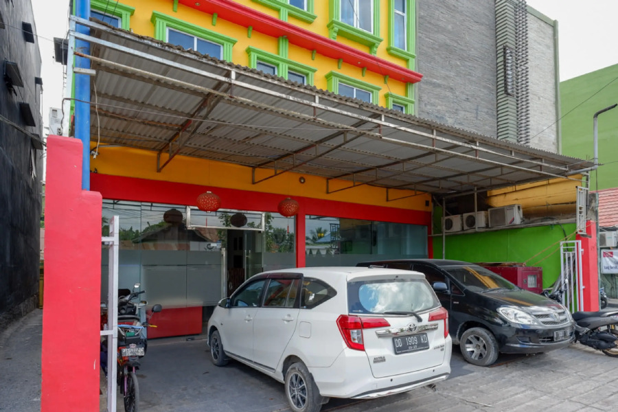 RedDoorz @ Hotel Bravo Pantai Kamali Bau Bau