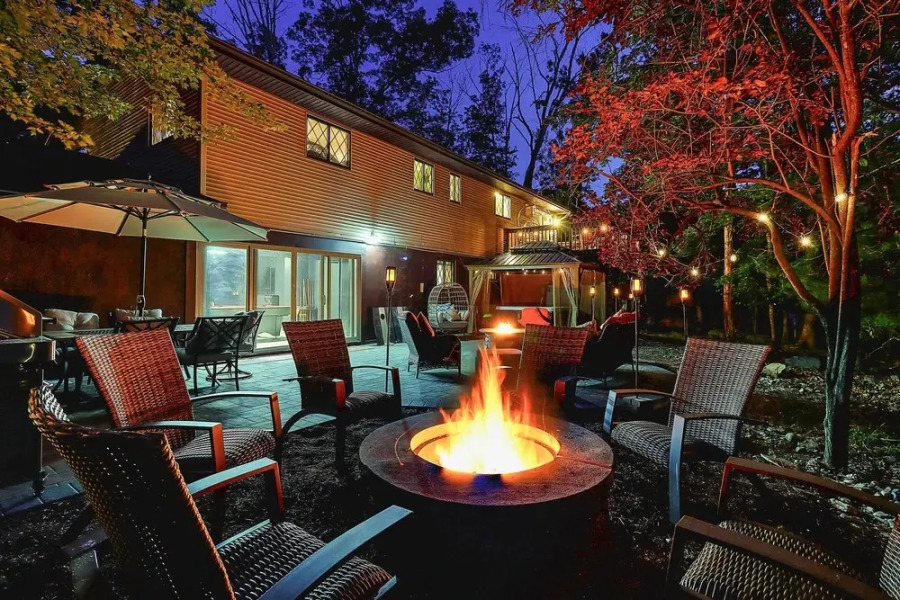 Outdoor Entertainment + Hot Tub: Poconos Home!