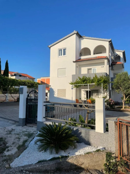 Studio apartment Tea - parking and grill, 100 m from sea SA2 Rogoznica, Riviera Sibenik