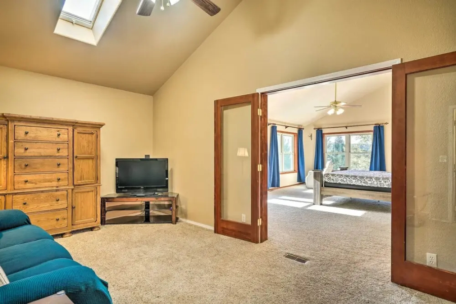 Woodland Park Hideaway w/ Mtn Views & Hot Tub