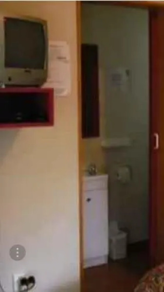 Kingfisher Backpackers