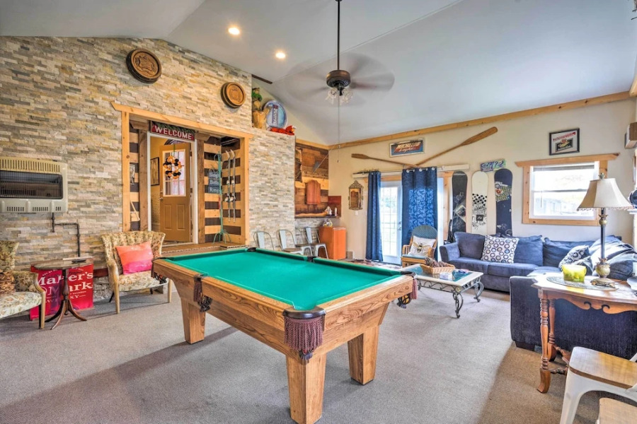 Spacious Victorian Home 1/4 Mi to Holiday Valley!