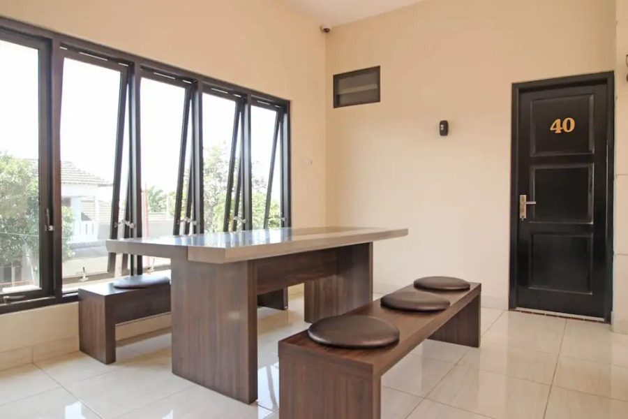 RedDoorz near De Tjolomadoe