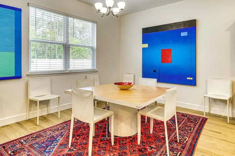 7 Mi to Flagler Beach: Breezy Stay w/ Pool Access!