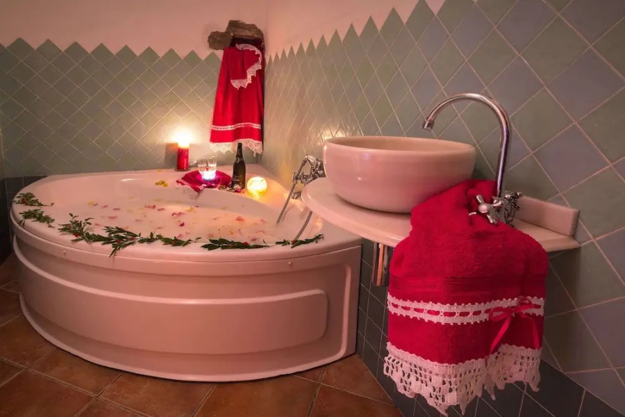 Romantic House for 2 People With Jacuzzi