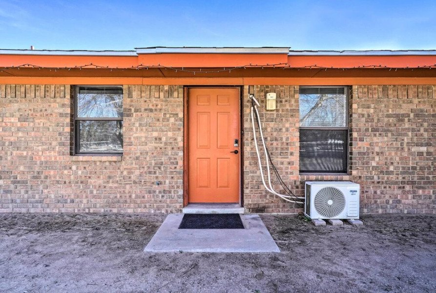 Cozy Las Cruces Apt on Pecan & Horse Farm!