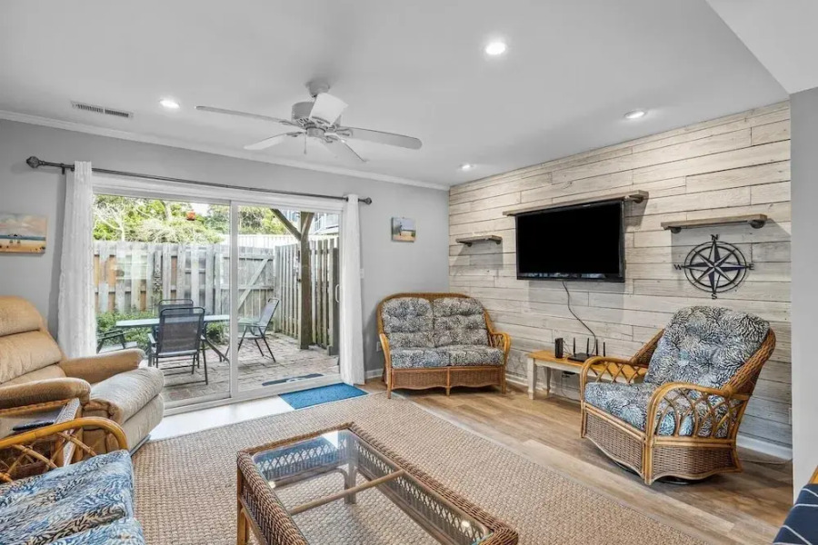 Sand Dollars & Sunshine 2 Bedroom Condo by Redawning