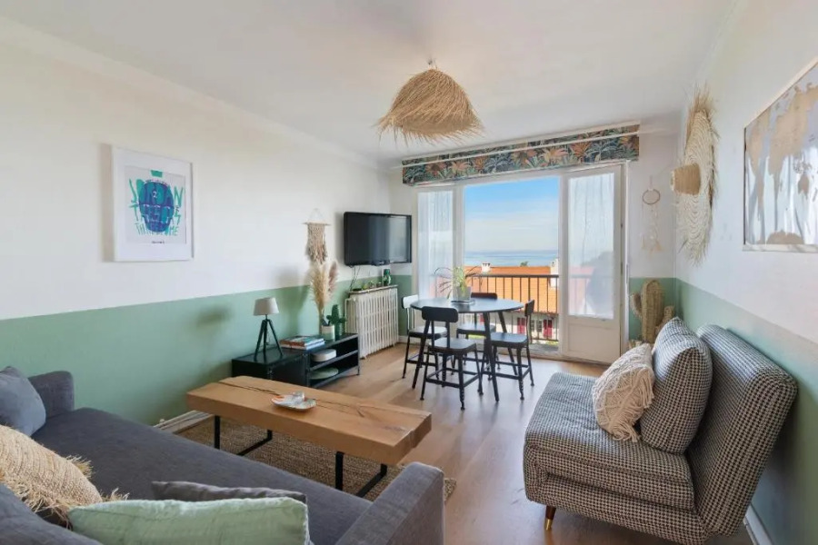 Beach house! Vue océan et montagnes. Plage centre.