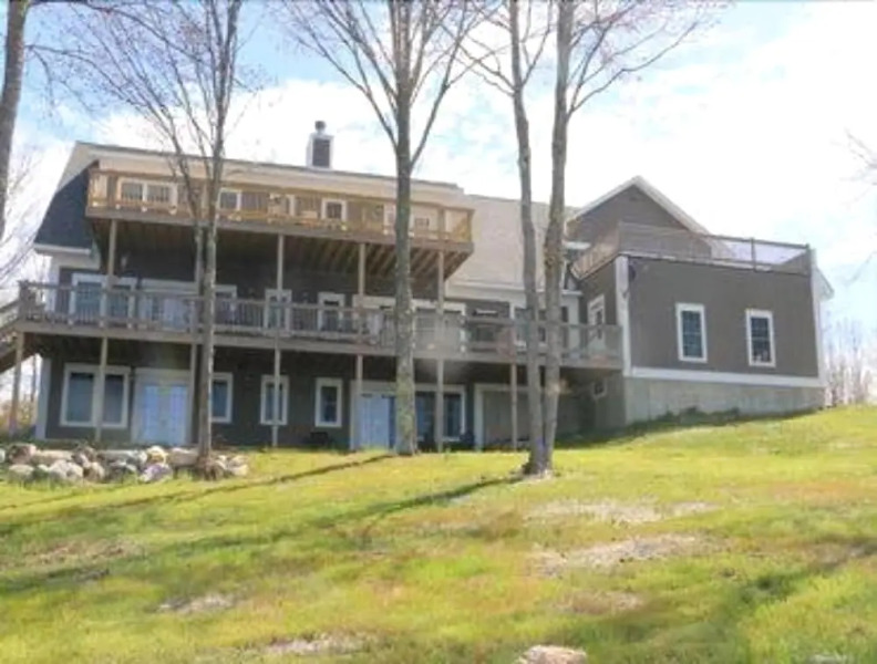 Clamshell by the Sea - Six Bedroom Home