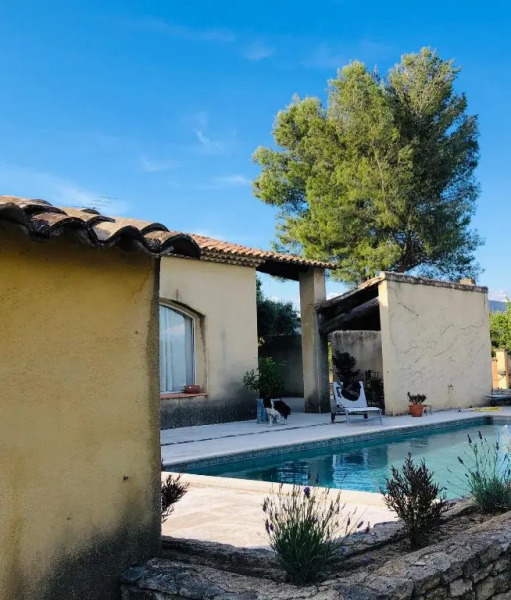 Villa dans le LUBERON à 2 km de LOURMARIN