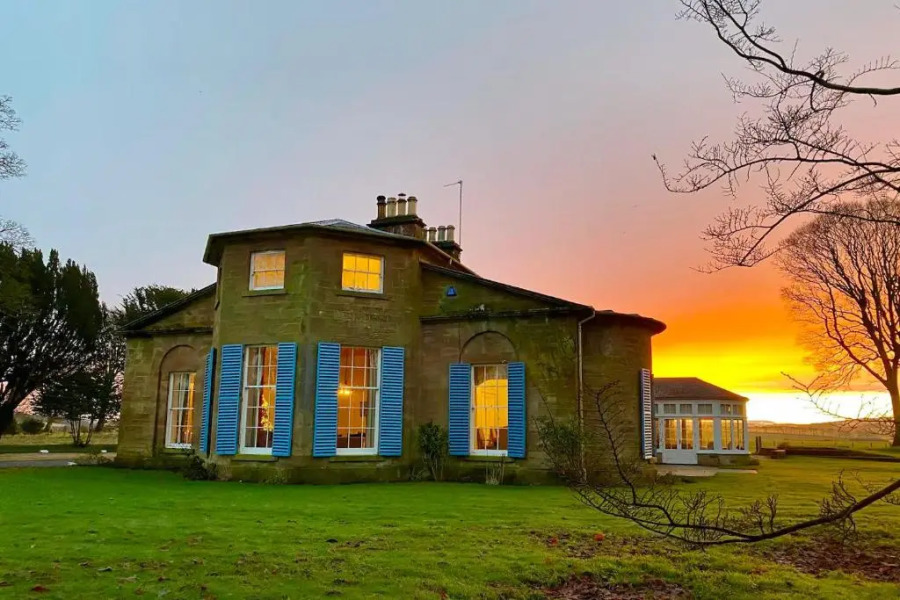 Luxury Scottish Manor House, jacuzzi & bbq cabin