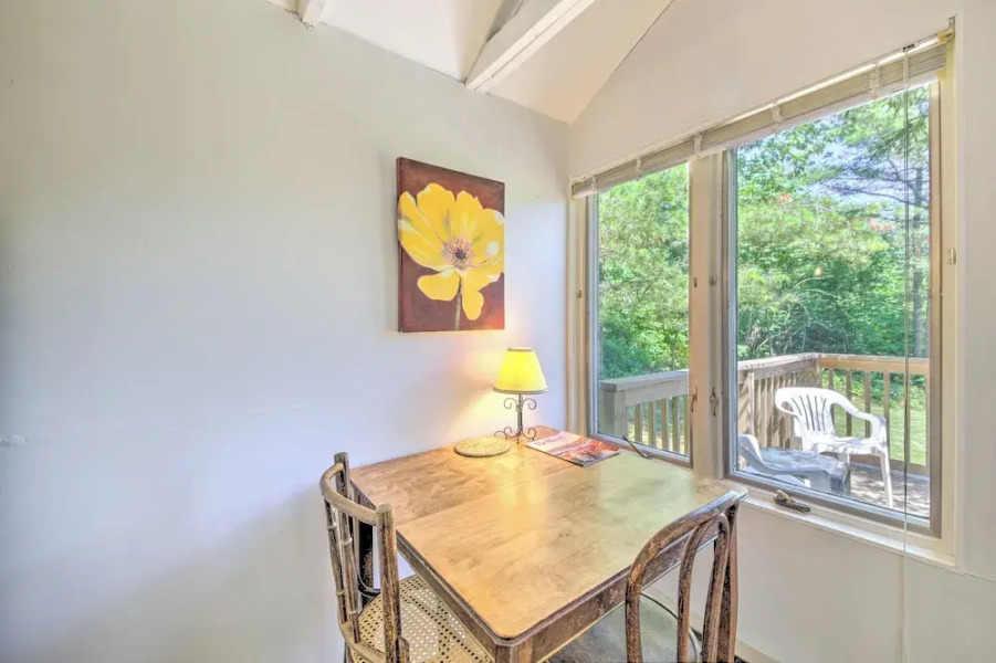 Couples Getaway Near Beaches: Northport Cottage