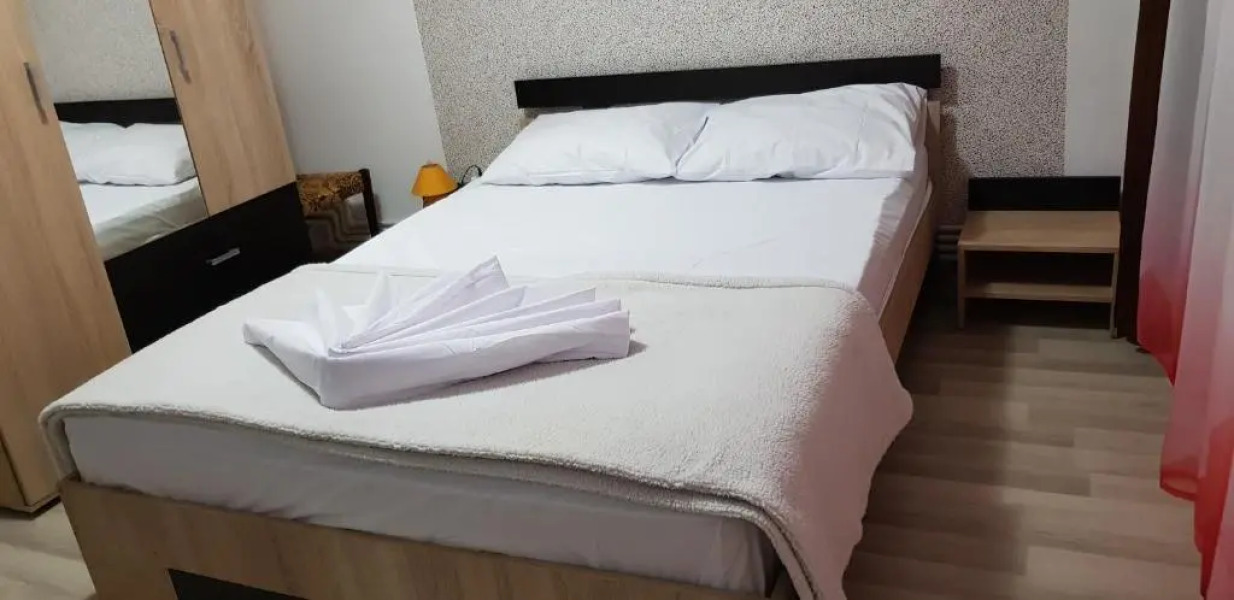 Navodari ap cu 3 cam decomandat la parter cu 2 intrări separate