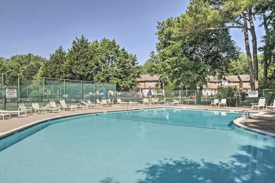 Walk to Bethany Beach Boardwalk: Coastal Retreat