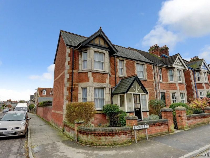 Chic Holiday Home in Swanage With Garden