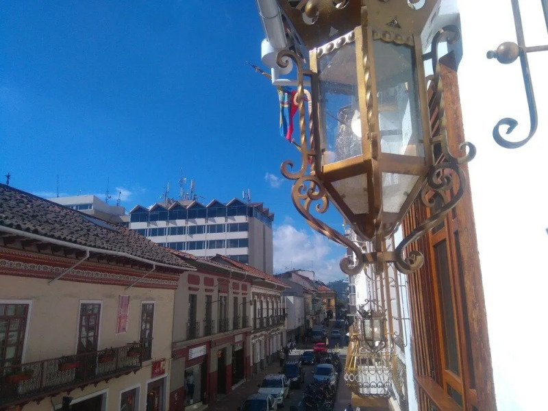 Felicia Hotel & Suites