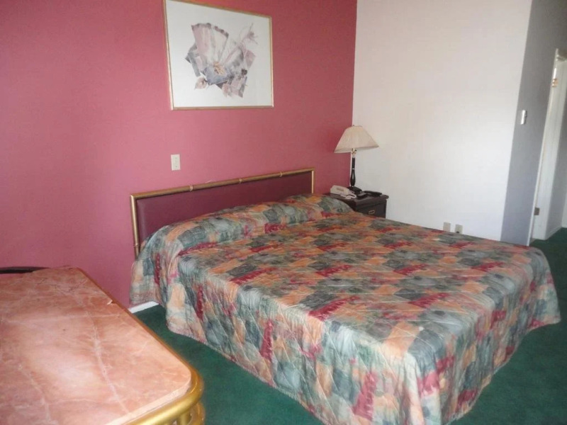 Airport Inn Lakeside