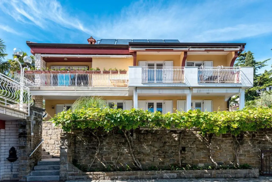 Apartments & Rooms Matos