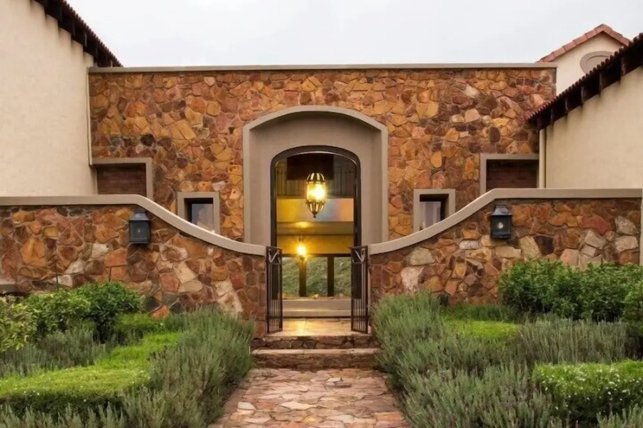 Mount High Luxury Country Lodge