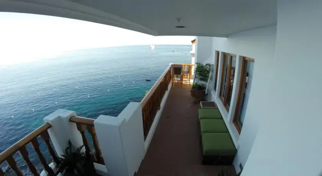 Catalina Holiday 18-65