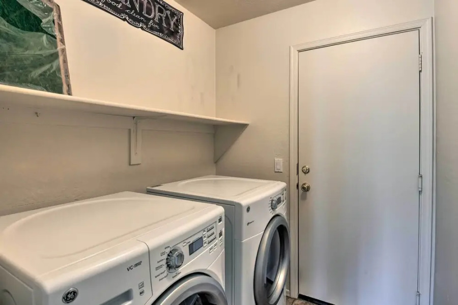 Private Pool & Hot Tub: San Tan Valley Home