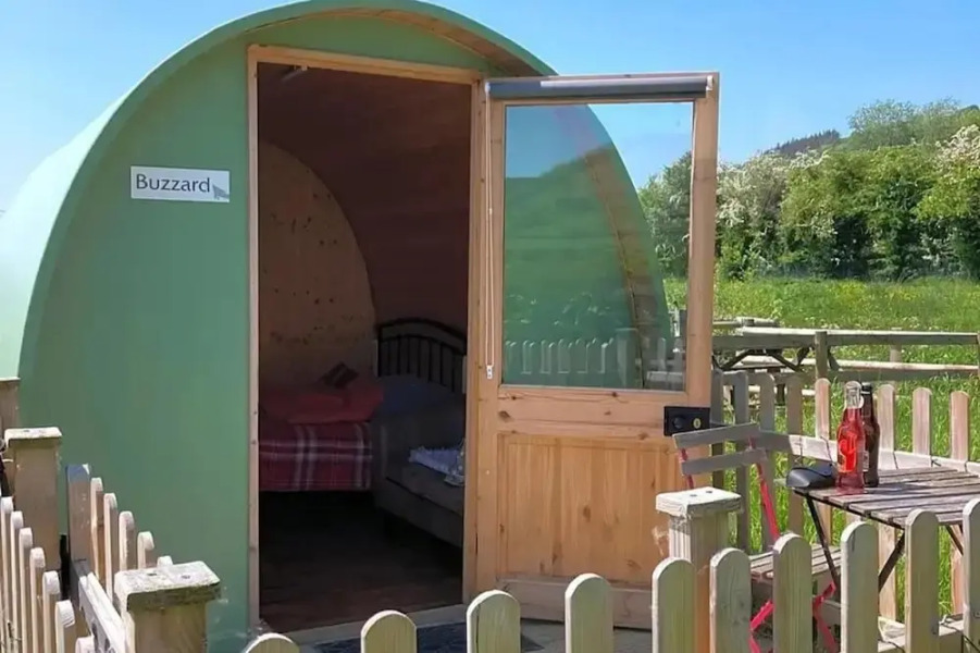 Green Dragon and Kitchen Pod - Sleeps 2 & Parking
