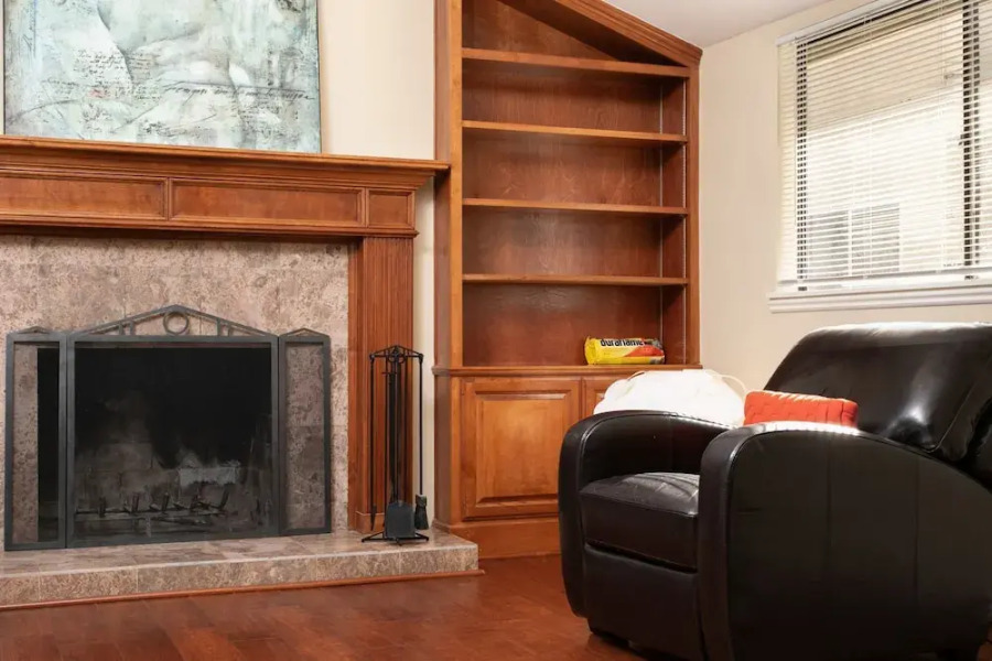 Sunny Pasadena Mansion, Sparkling Heated Pool & Projector Room!