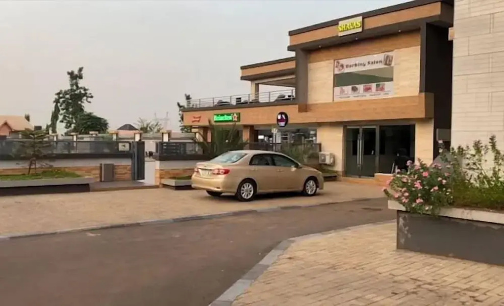 Maxbe Continental Hotel