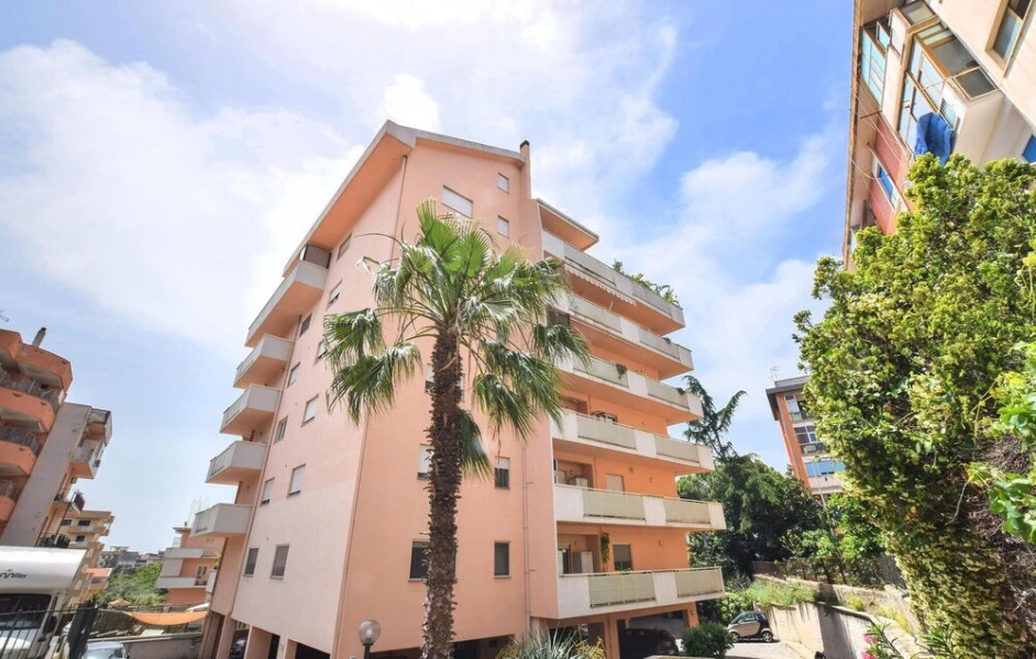 Awesome Apartment in Reggio Calabria With Wifi and 2 Bedrooms