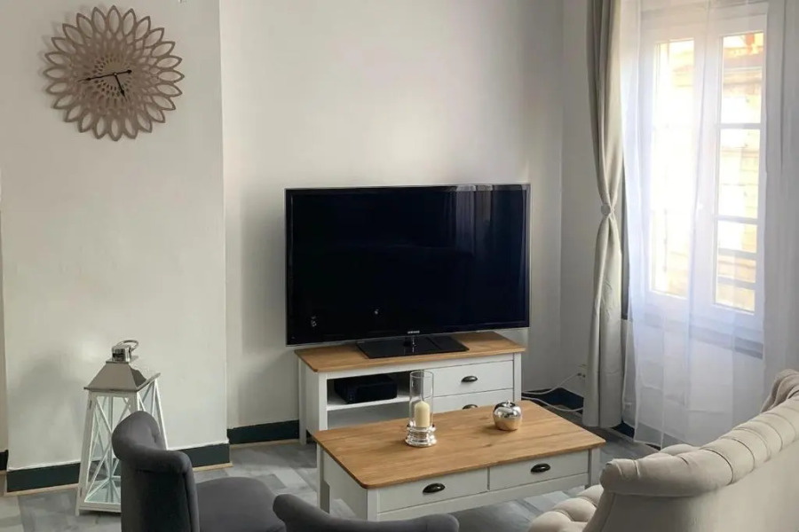 Le CALYPSO - 2mn gare SNCF, hyper centre, WIFI-NETFLIX