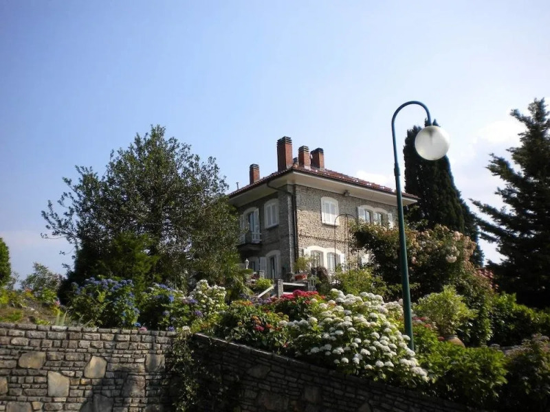 Luxury Italian Lakes Villa With Pool. 360 Degree Views. Sleeps 11