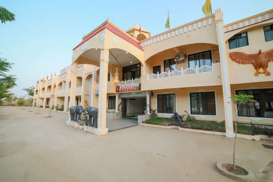 Oyo 37826 Rajmahal Khindsi Resort