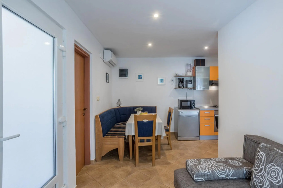 Maslina - Close to the sea - H