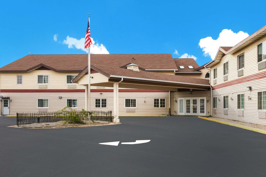 Econo Lodge Lake Mills