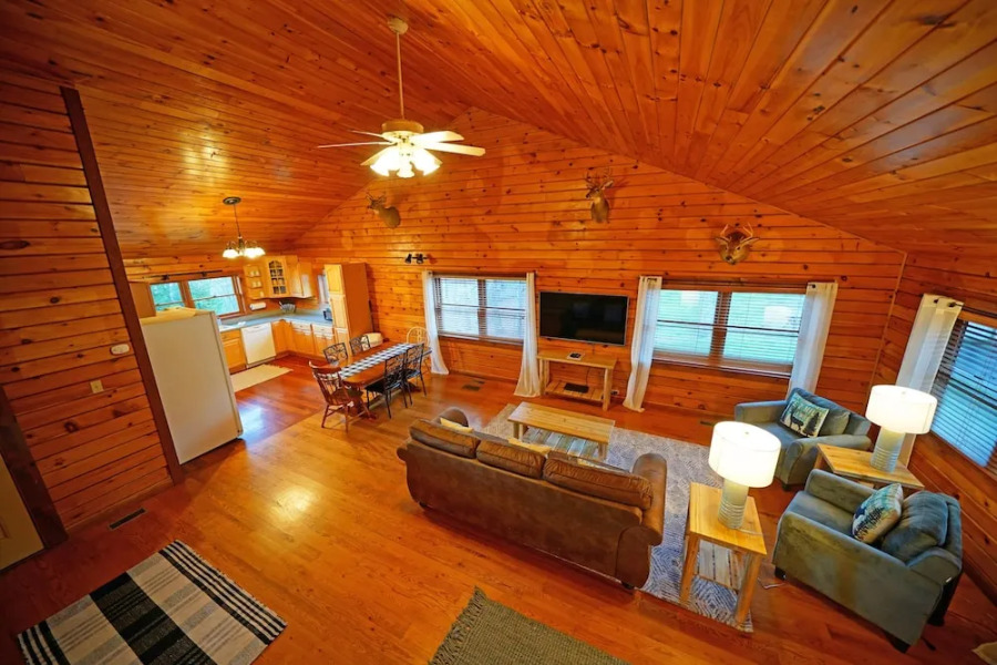 Lazy Bear Lodge ~ Mountain Views ~ Pool Table