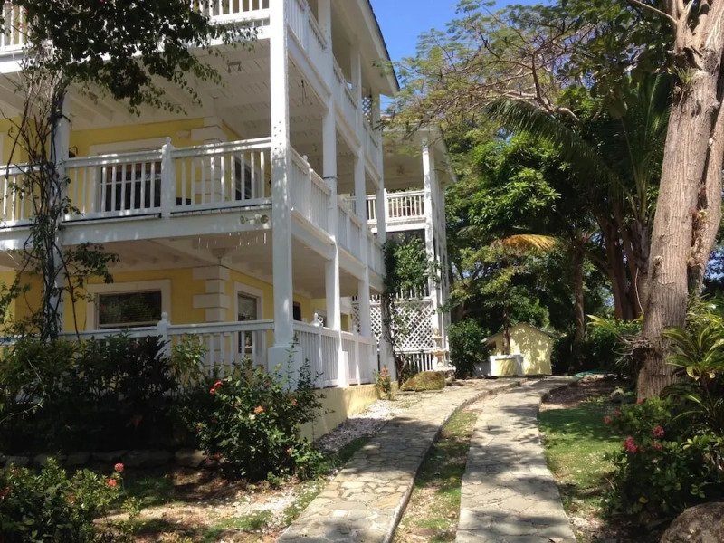 Beautiful Apartment with Golf Cart
