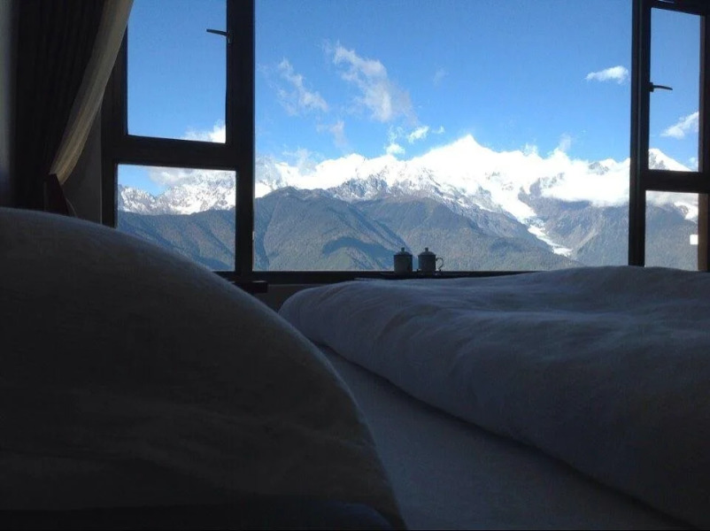 Deqin Zangkangyuan Business Hotel