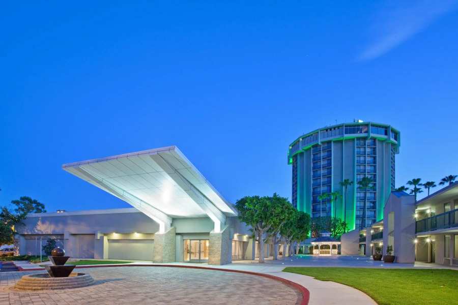 Holiday Inn Long Beach Airport Hotel and Conference Center by IHG